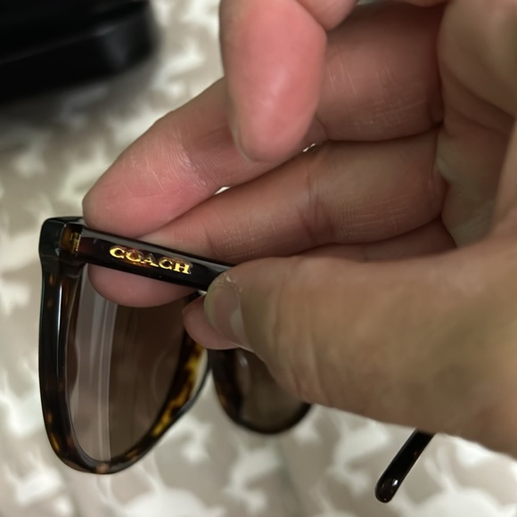 Coach sun glasses - Picture 5 of 9
